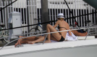 AL ROD AND CAMERON DIAZ TAKE AN AFTERNOON BOAT RIDE. A ROD ANOYED BY THE PAPARAZZI HIDES CAMERON
