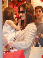 Katie Holmes satisfies Suri's sweet tooth - Part 2