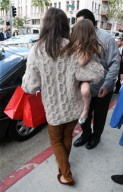 Katie Holmes satisfies Suri's sweet tooth - Part 2