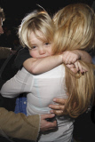 Britney Spears arrives at LAX with crying sons and a mad dash to the car