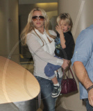 Britney Spears arrives at LAX with crying sons and a mad dash to the car