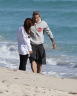 CHRIS BROWN ENJOYED MIAMI BEACHES WITH FRIEND IN THE MORNING