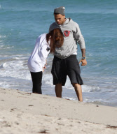 CHRIS BROWN ENJOYED MIAMI BEACHES WITH FRIEND IN THE MORNING