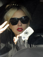 LADY GAGA LIKE A PAPARAZZI IN BARCELONA AIRPORT.
