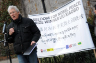 Richard Gere joins Chinese and Tibetans celebrating Liu Xiaobo's Nobel Prize