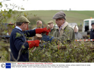 PRINCE CHARLES TRYS HIS HAND AT HEDGE LAYING AFTER TOURING THE NATIONAL HEDGE LAYING COMPETITION AT HOME FARM, TETBURY, BRITAIN - 29 OCT 2005
