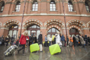 Police turn away Eurostar passengers as thousands queue in freezing cold