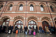 Police turn away Eurostar passengers as thousands queue in freezing cold