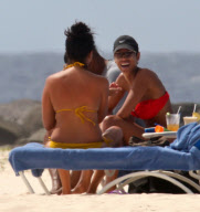 NICOLE MURPHY AND MICHAEL STRAHAN ON HOLIDAYS