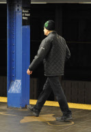 MICHAEL DOUGLAS HAVE SOME DIFFICULTIES BUYING THE METROCARD