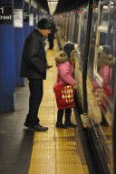 MICHAEL DOUGLAS HAVE SOME DIFFICULTIES BUYING THE METROCARD
