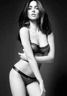 Megan Fox, nuevo posado sensual para Armani.