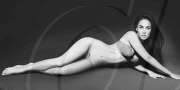 Megan Fox, nuevo posado sensual para Armani.