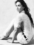 Megan Fox, nuevo posado sensual para Armani.