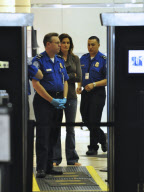 Cindy Crawford Goes Through TSA Screening Barefoot