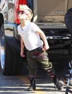 Gavin Rossdale and the boys head out in red shades!