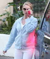 Nicollette Sheridan with a hurt hand