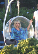 Danii Minogue and modeils in Miami Bech during shotting day