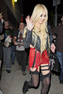 Taylor Momsen Changes Shoes And Meets With Fans After Her Concert