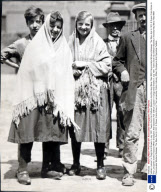 'oldham Lasses' In Clogs And Shawls In July 1931. Towns Such As Oldham Blackburn And Burnley Were Filled With Disconsolate Workers Between The Wars And In 1931 A Grave Crisis Arose In The Lancashire Cotton Industry When Employers And Operative Fail