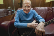 American jazz and country guitarist, songwriter and inventor Les Paul