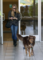 Single Amanda Seyfried Grabs Coffee