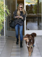 Single Amanda Seyfried Grabs Coffee