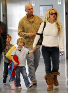 Tired Looking Britney Spears Makes Her Way Back To LA