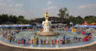 CHINA-YUNNAN-XISHUANGBANNA-WATER SPLASHING (CN)