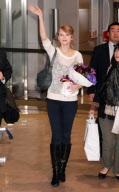 Taylor Swift at Narita International Airport, Chiba prefecture, Japan - 16 Nov 2010