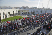 Bahrain protesters demand prisoner release