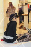 Nicole Richie strolling and shopping in Paris with some friends.