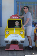 Naomi Watts and the Family have fun under the Sun