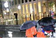 NY: APPLE FANS WAIT IN THE RAIN FOR IPAD 2 RELEASE