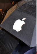 NY: APPLE FANS WAIT IN THE RAIN FOR IPAD 2 RELEASE
