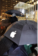 NY: APPLE FANS WAIT IN THE RAIN FOR IPAD 2 RELEASE