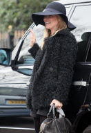 KATE MOSS SHOPPING IN NOTTING HILL