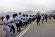 CHINA-HONG KONG-AIRCRAFT PULL EVENT (CN)