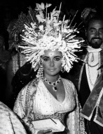 The Luxurious Life of Actress Elizabeth Taylor