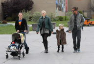 GWEN STEFANI and husband GAVIN ROSSDALE taking their kids to the California Museum of Science