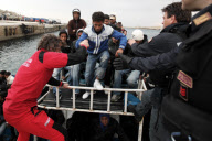Around thousand immigrants arriving by boat in Lampedusa every day