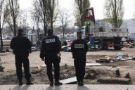 Gypsies evicted from Paris squat