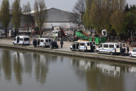 Gypsies evicted from Paris squat