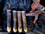 **CHINA-TIBET-XIGAZE-LNAZE KNIFE-ARTISAN FAMILY (CN)