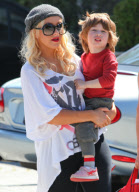 Christina Aguilera, Max Bratman