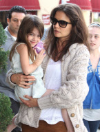 Katie Holmes satisfies Suri's sweet tooth