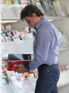 EXCLUSIVE Sylvester Stallone buys magazines 