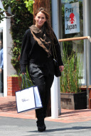 Jennifer Love Hewitt Goes Shopping and Grabs Drinks