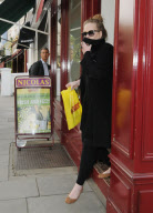 SINGER ADELE GOT CAMERA-SHY WHEN SHE REALIZED SHE WAS BEING PHOTOGRAPHED BUYING SOME BOOZE