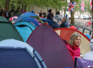 UK-LONDON-ROYAL WEDDING-SPECTATORS